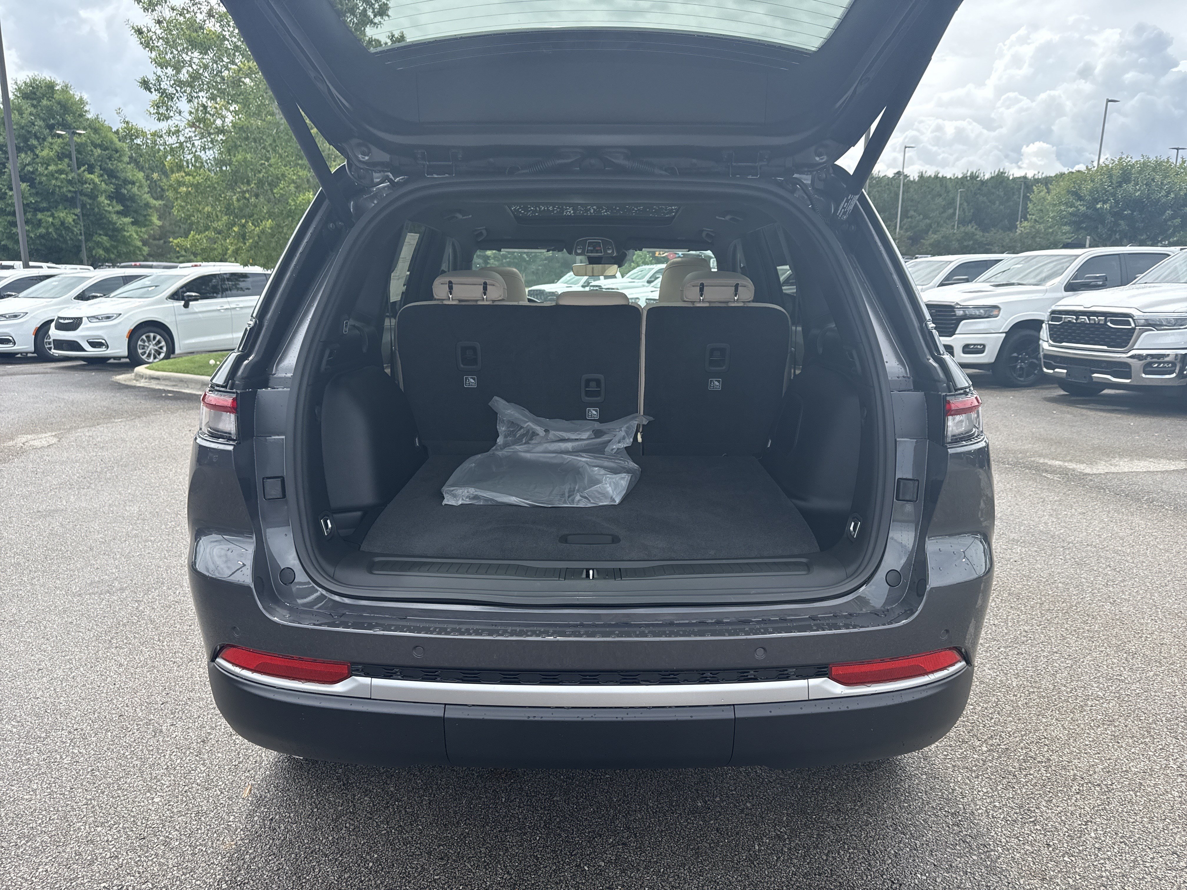 New 2026 Jeep Grand Cherokee Limited RWD image 19