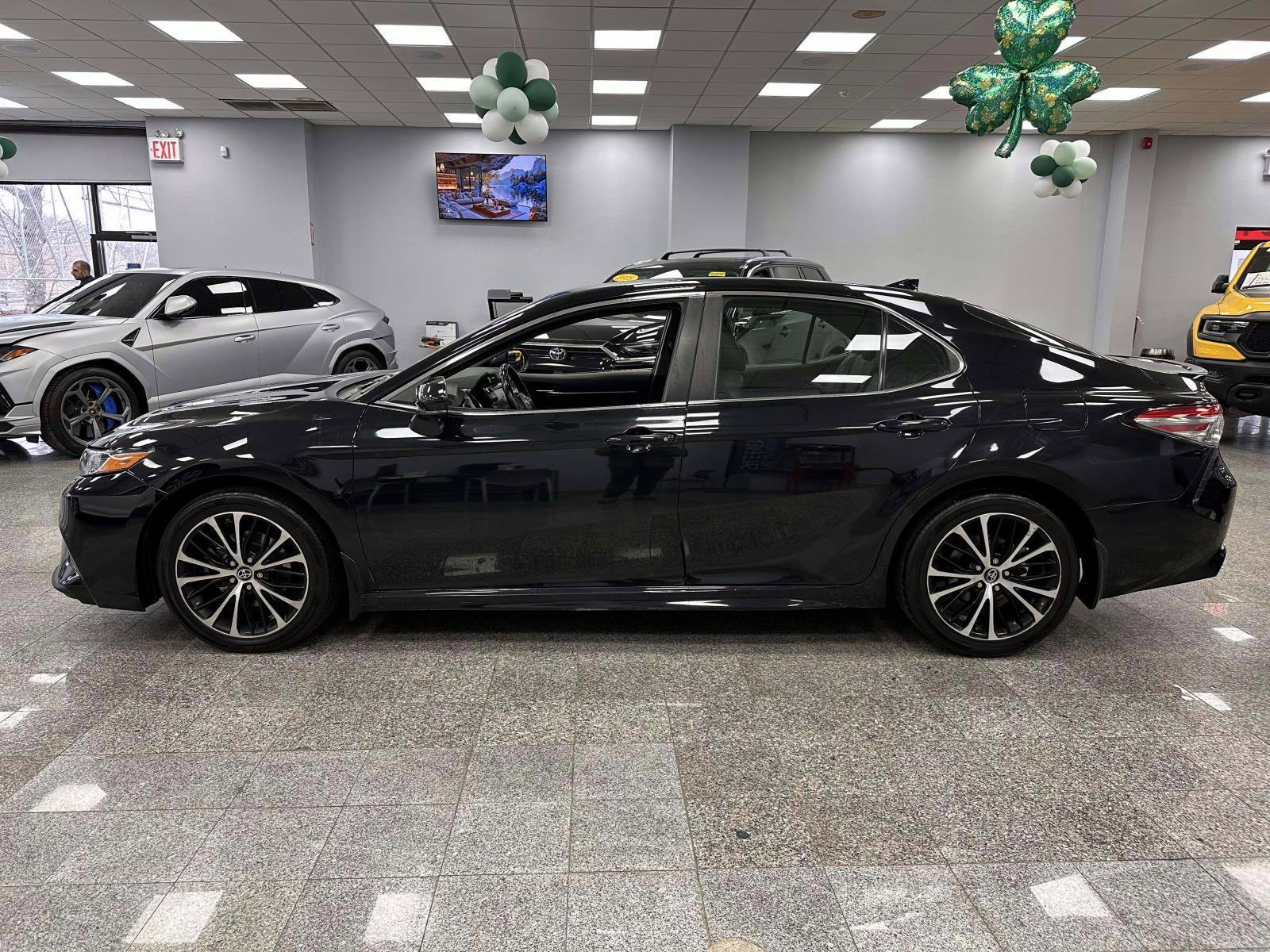 Certified 2019 Toyota Camry SE image 5