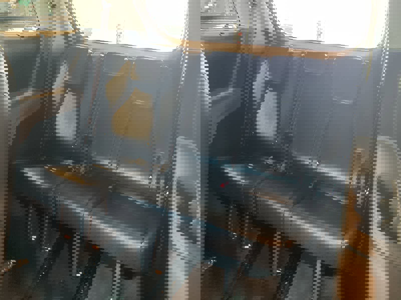 Used 2025 Kia Carnival EX image 27