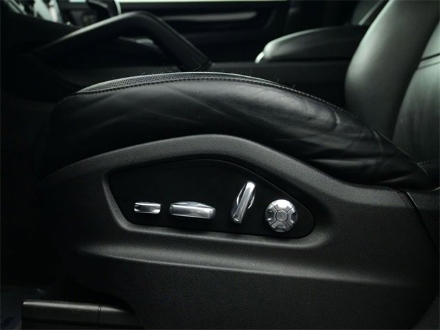 Used 2020 Porsche Cayenne S image 24