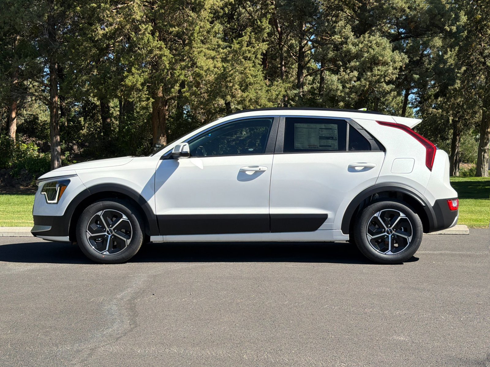 New 2026 Kia Niro EX FWD image 7