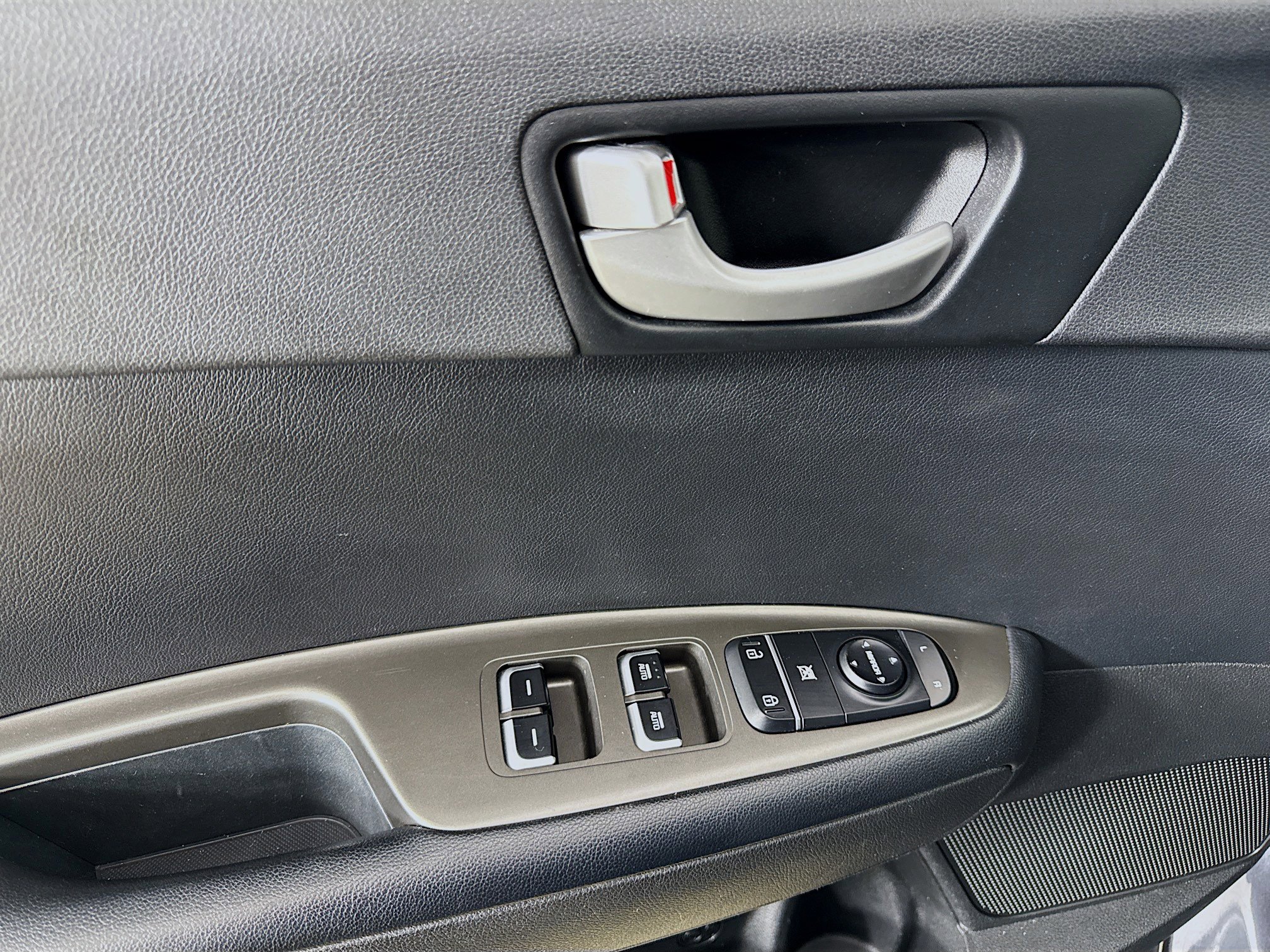 Used 2019 Kia Optima S image 18