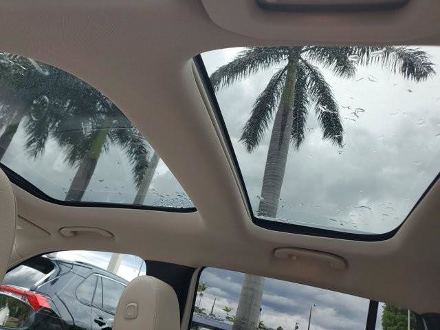 Used 2023 Mercedes-Benz GLB 250 w/ Premium Package image 24