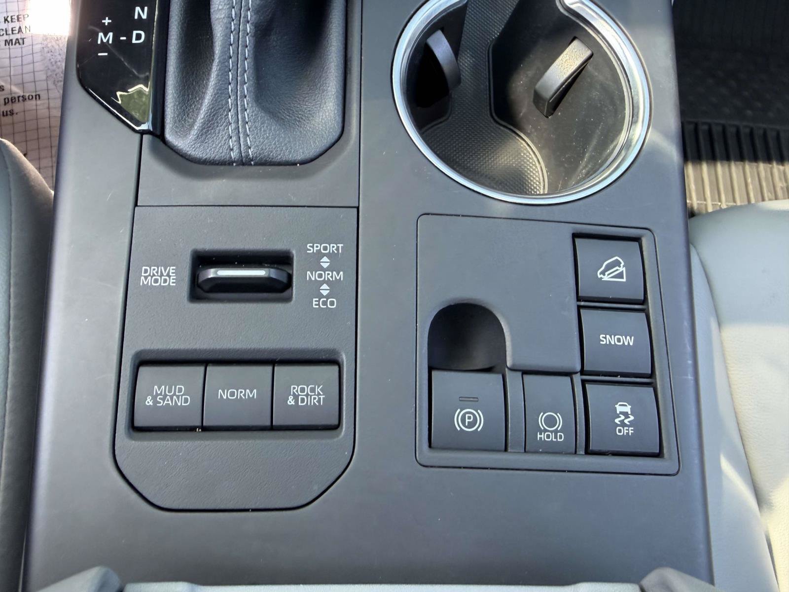 Used 2023 Toyota Highlander XLE AWD/4WD image 22
