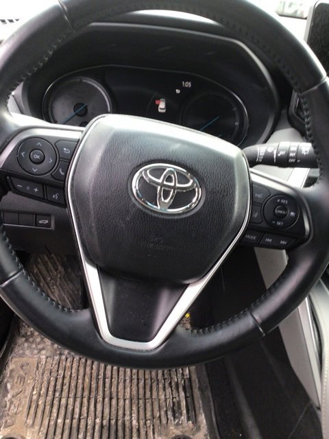 Used 2024 Toyota Venza LE image 8