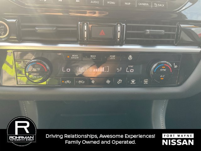 Used 2024 Nissan Pathfinder SL w/ Black Appearance Package AWD/4WD image 18