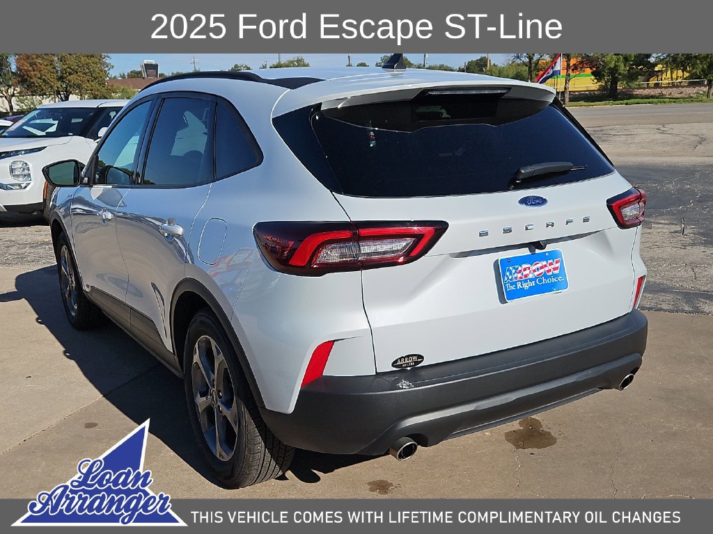 Used 2025 Ford Escape ST-Line FWD image 9