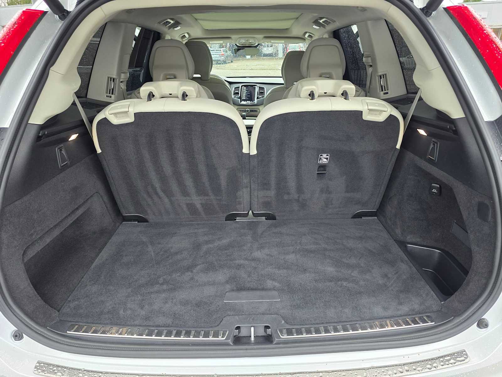 Certified 2024 Volvo XC90 T8 Plus w/ Protection Package Premier image 15