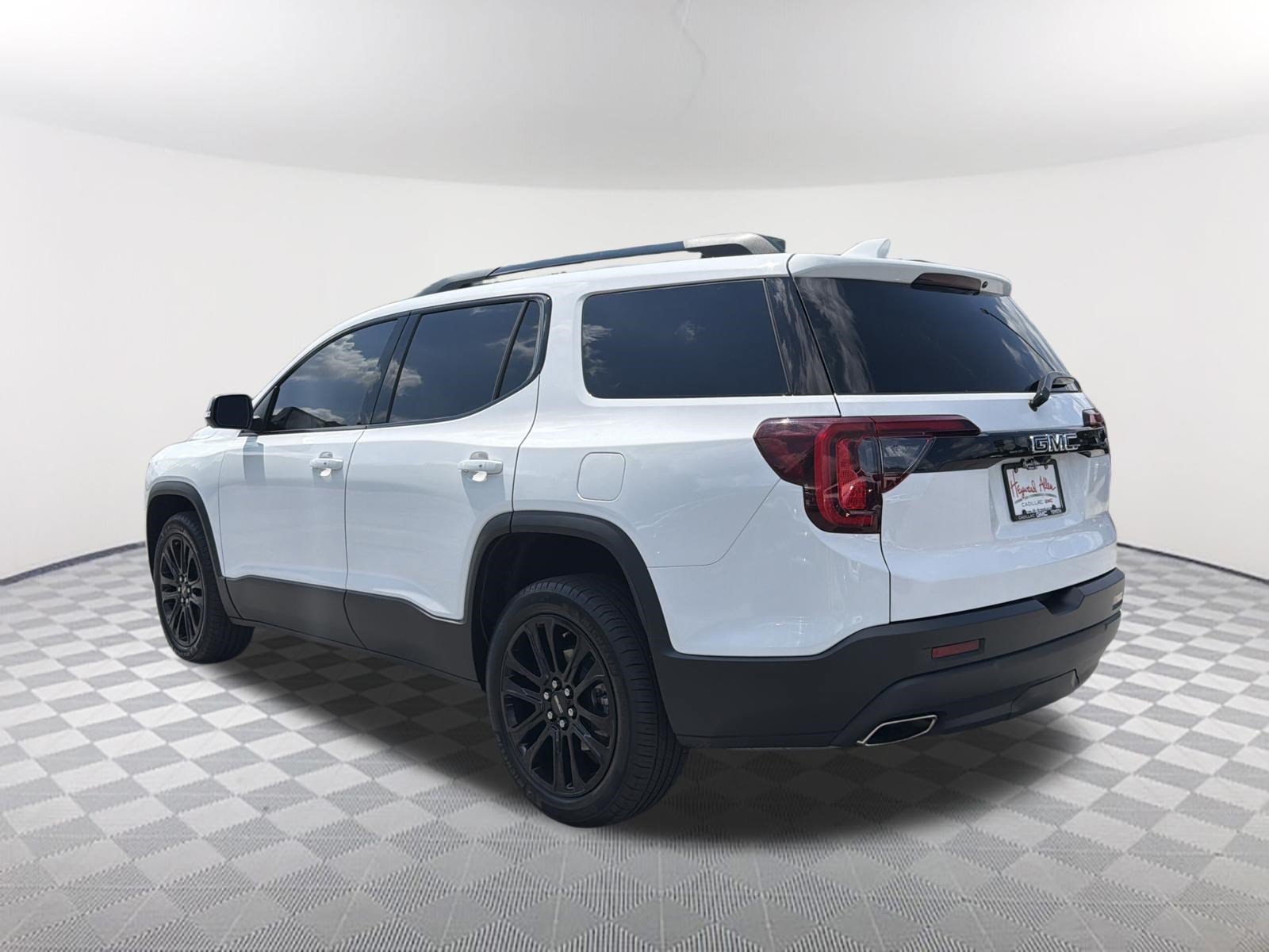 Certified 2023 GMC Acadia SLT w/ Elevation Edition FWD image 3