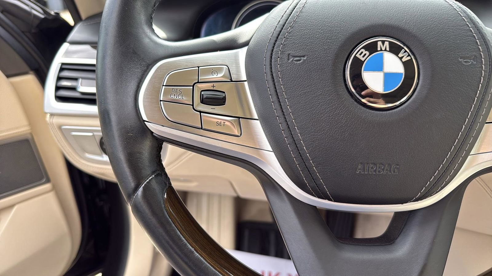 Used 2019 BMW 740i w/ Executive Package image 17