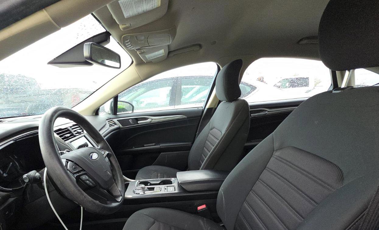 Used 2019 Ford Fusion SE image 7