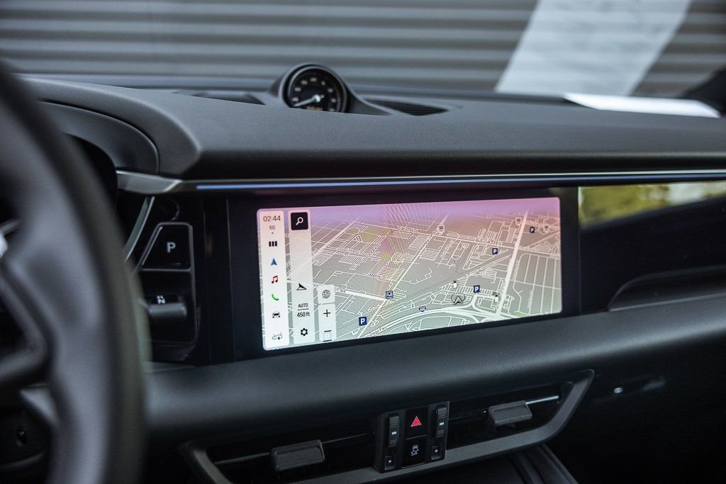 Certified 2025 Porsche Macan Electric image 18