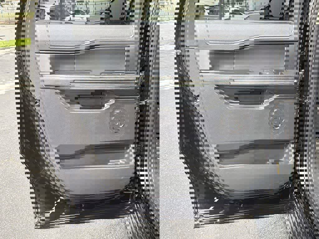 Used 2024 Ford Expedition Max XLT image 27