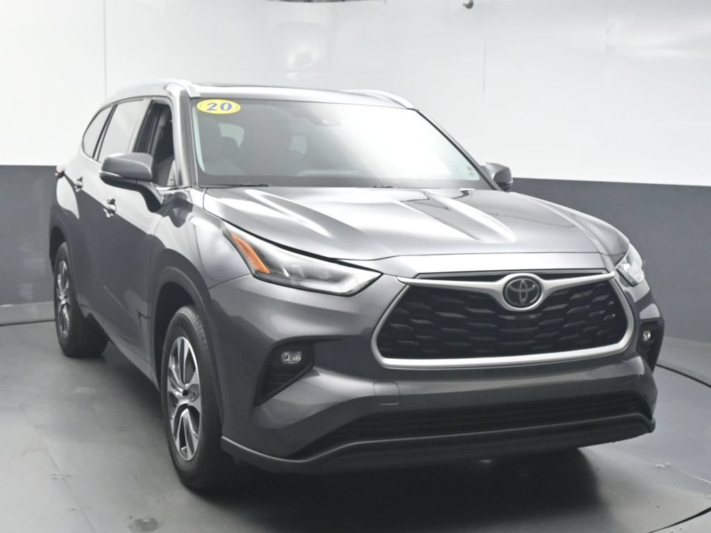 Used 2020 Toyota Highlander XLE FWD image 2