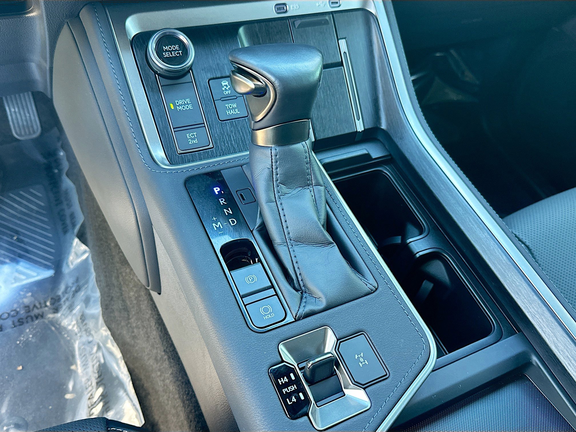 Used 2024 Lexus GX 550 w/ Cold Area Package image 17