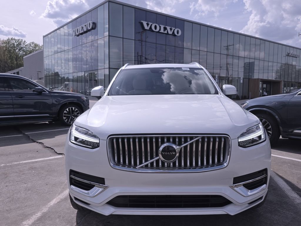 Used 2022 Volvo XC90 T8 Inscription Expression image 2