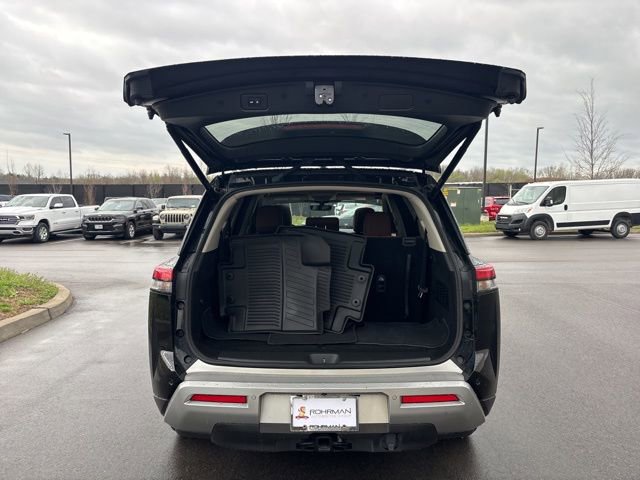 Used 2023 Nissan Pathfinder Platinum w/ Cargo Package image 10