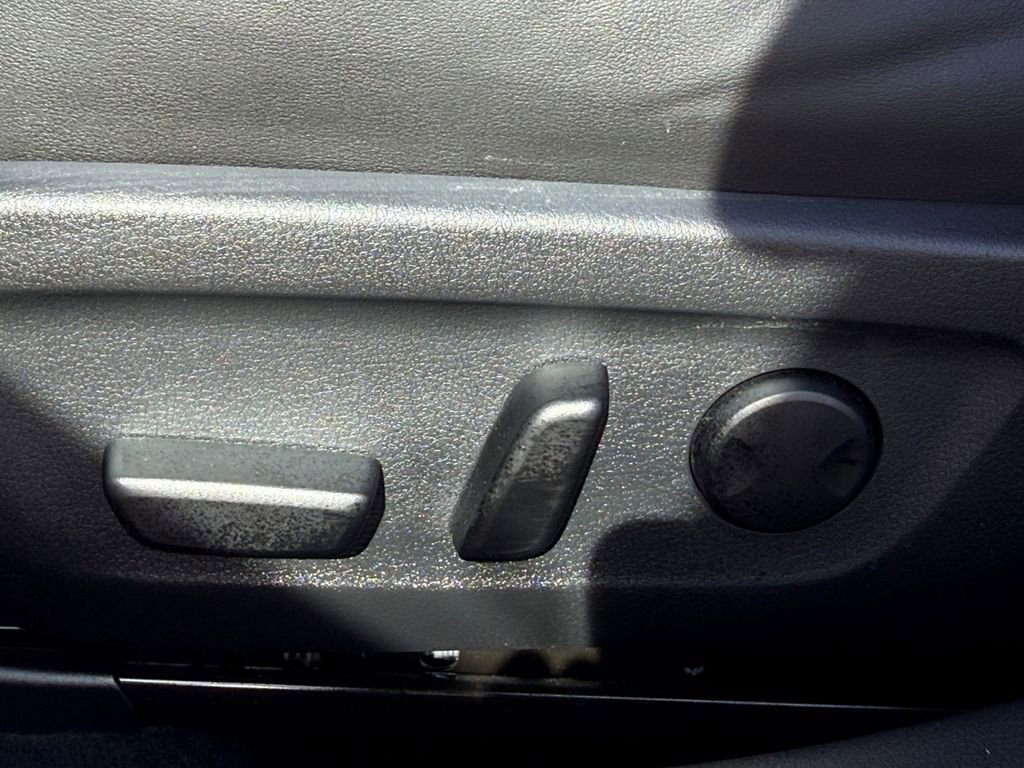 Used 2024 MAZDA MAZDA3 s FWD image 10