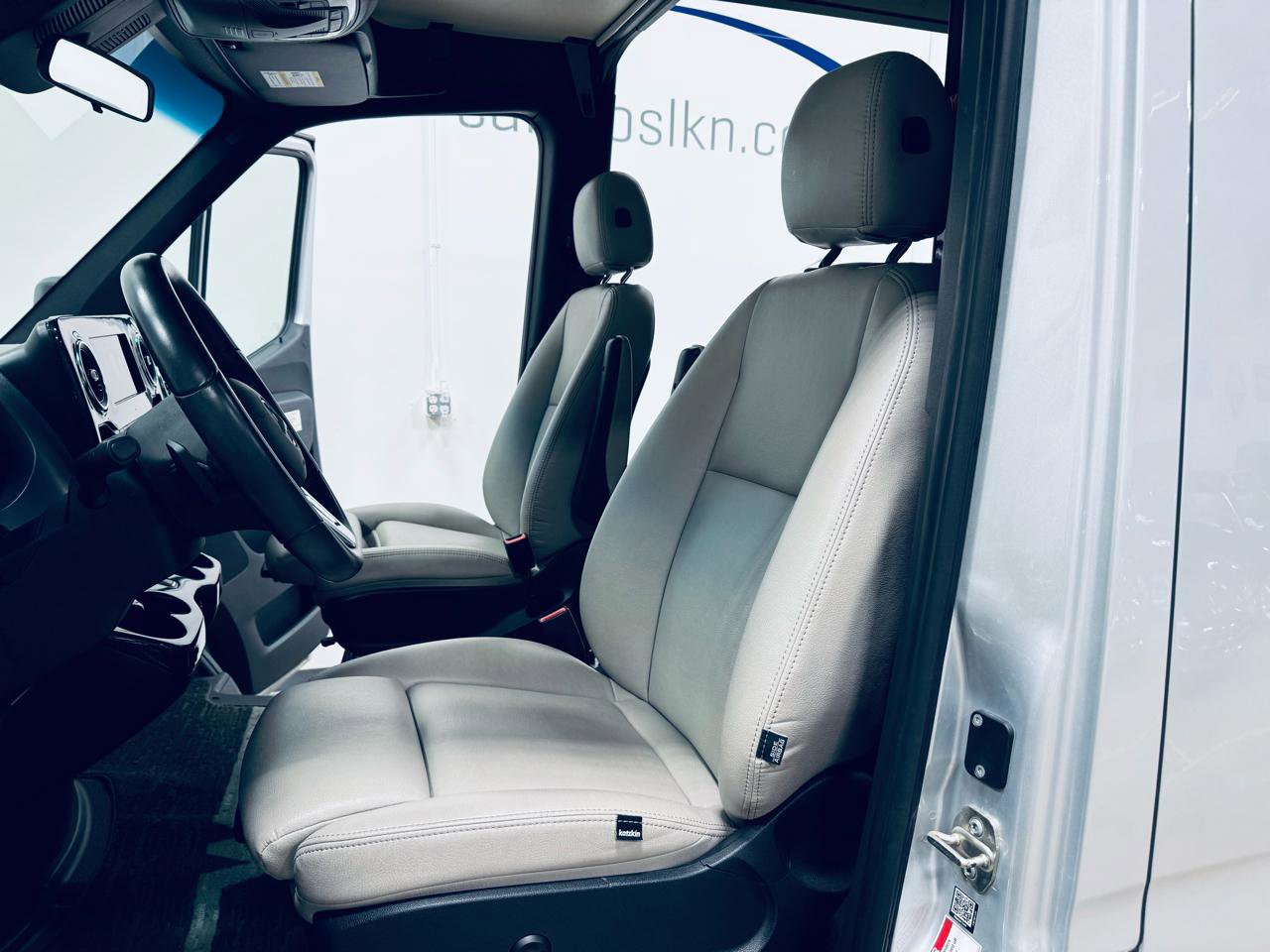 Used 2020 Mercedes-Benz Sprinter 3500 image 26