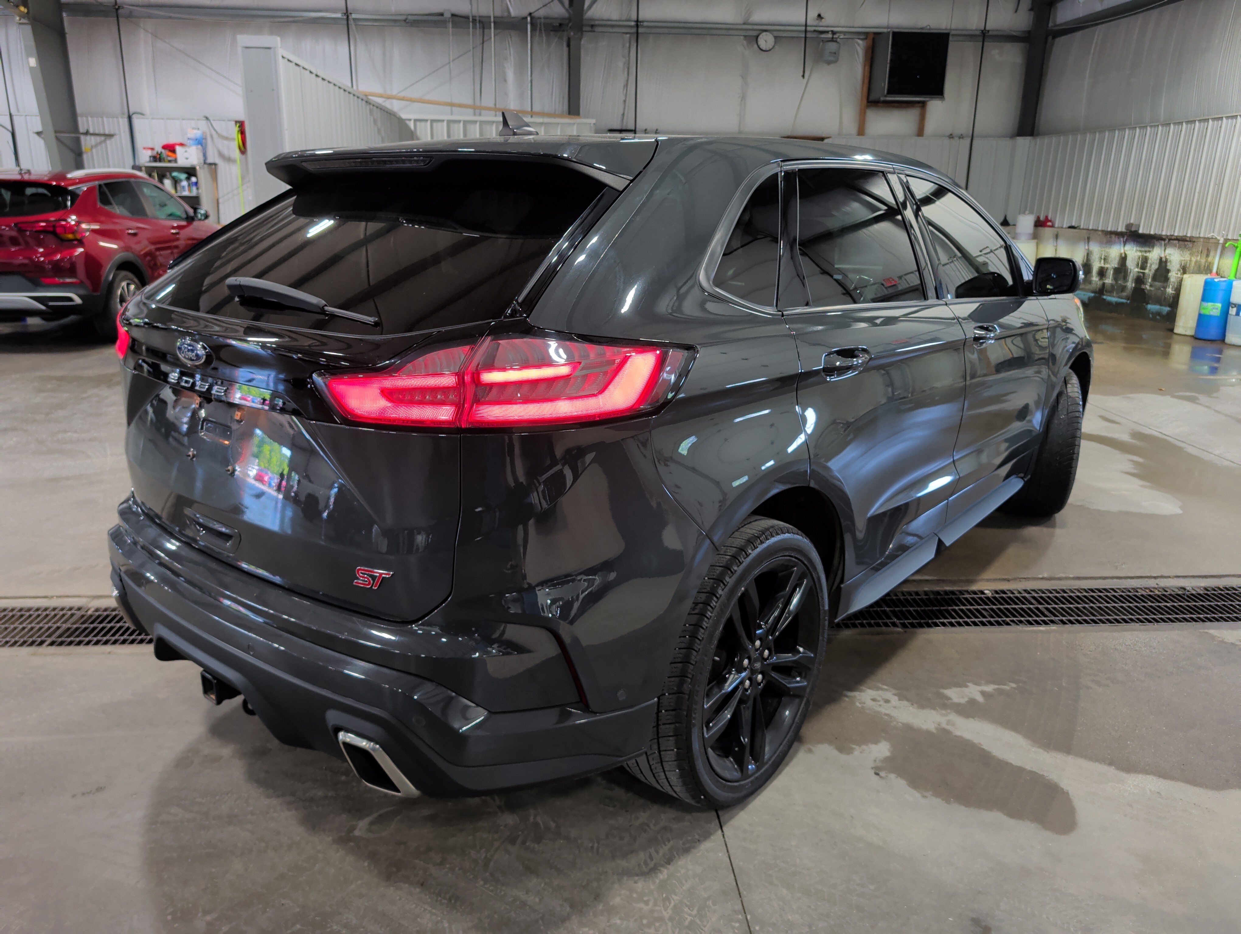Used 2021 Ford Edge ST w/ Equipment Group 401A AWD/4WD image 3