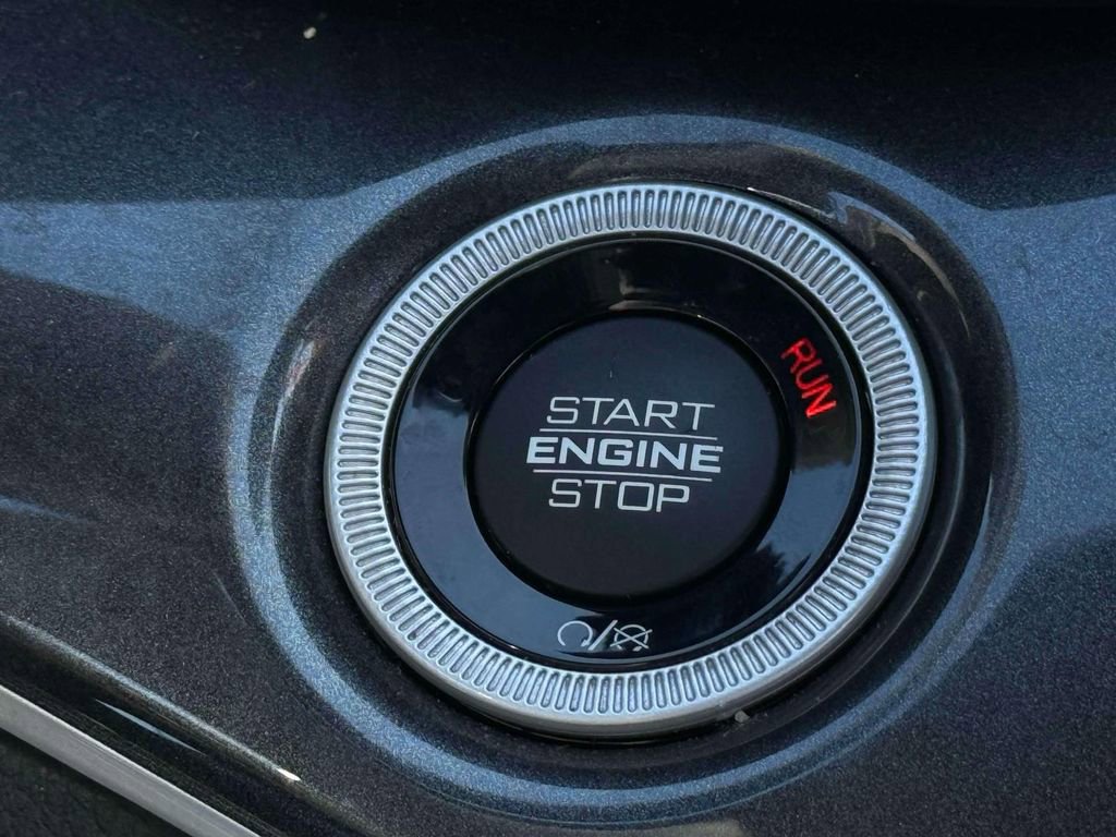 Used 2023 Jeep Grand Cherokee L Laredo image 21