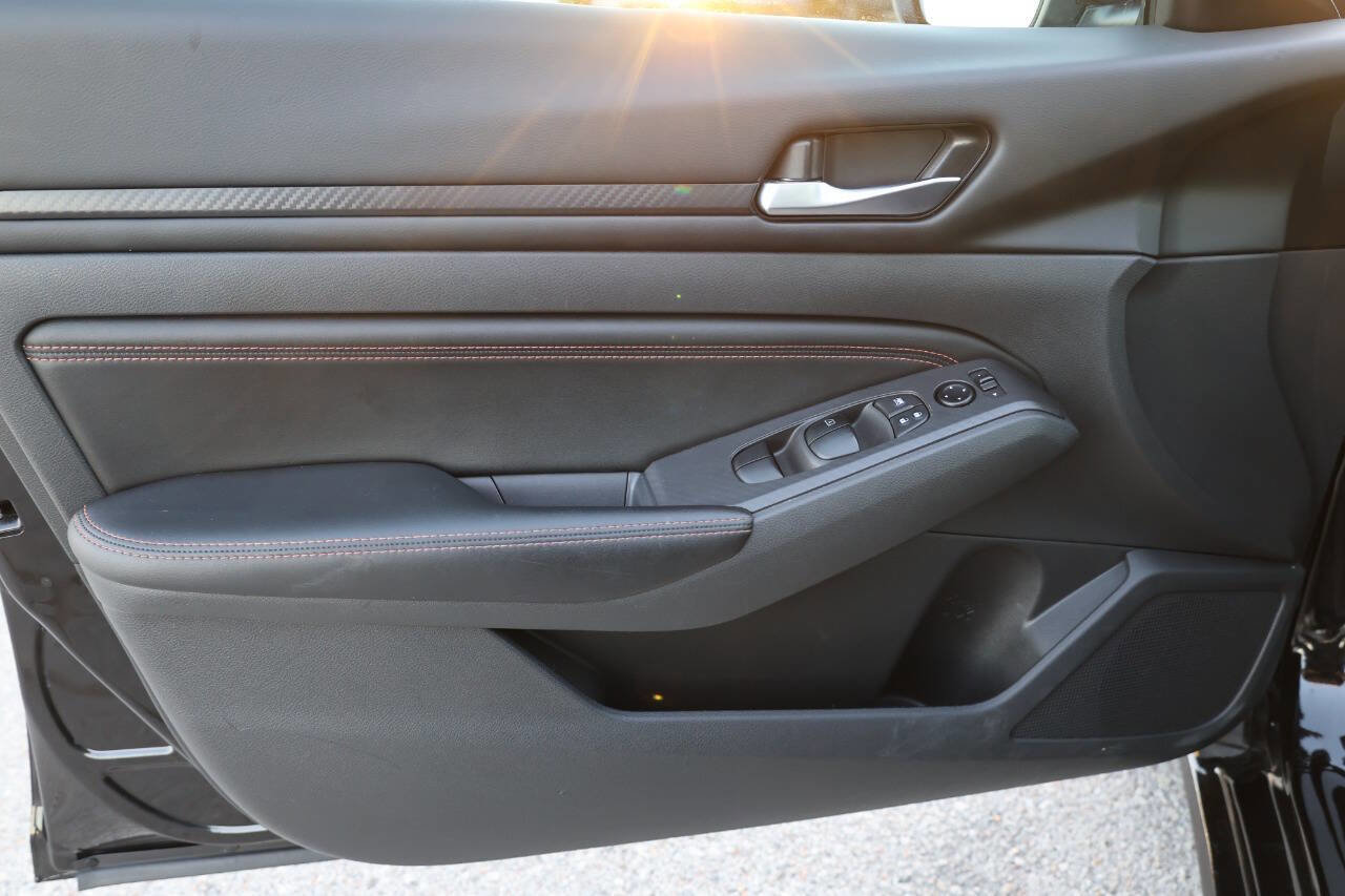 Used 2022 Nissan Altima 2.5 SR FWD image 12