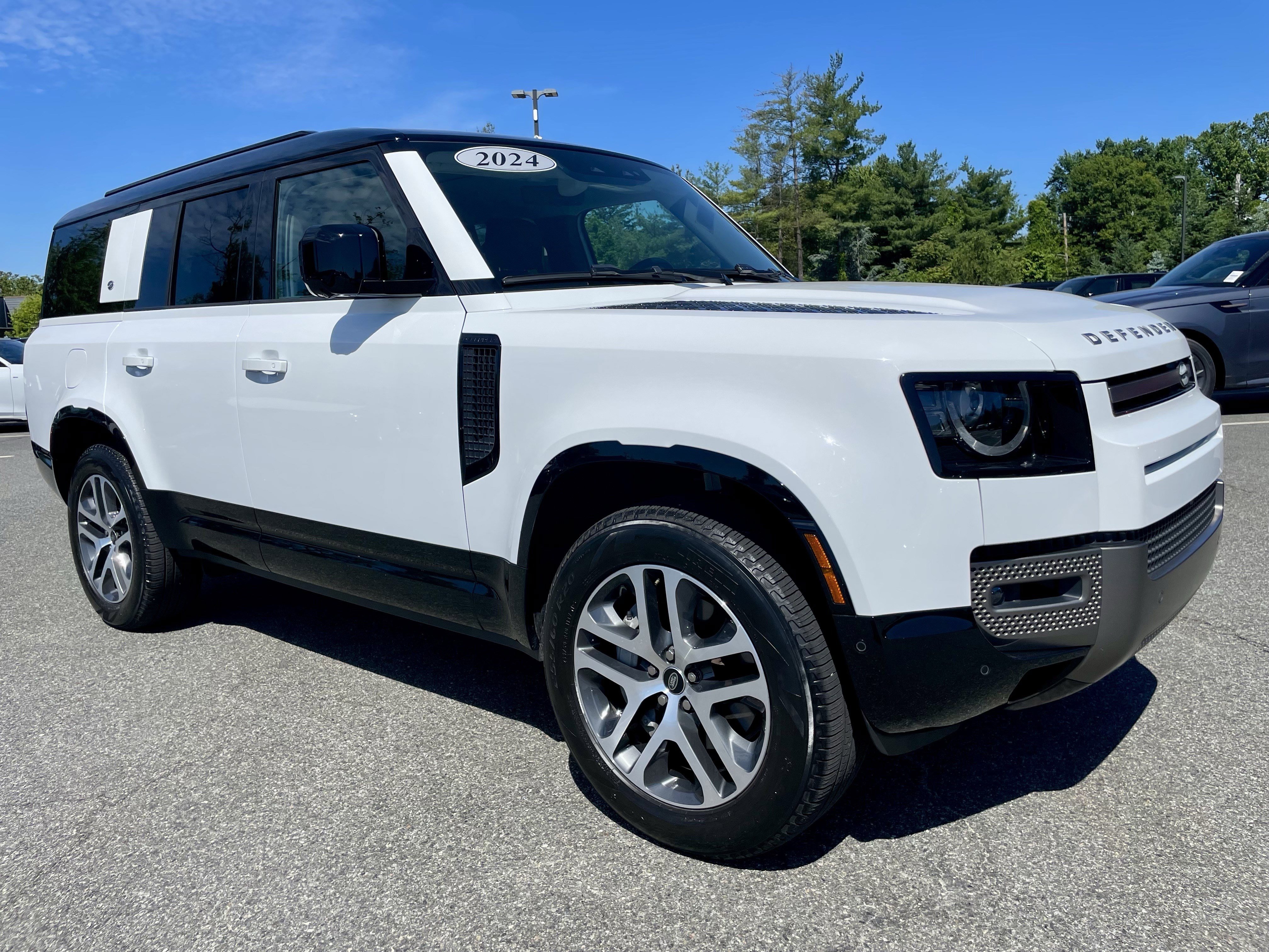 Used 2024 Land Rover Defender 130 X-Dynamic SE AWD/4WD image 3