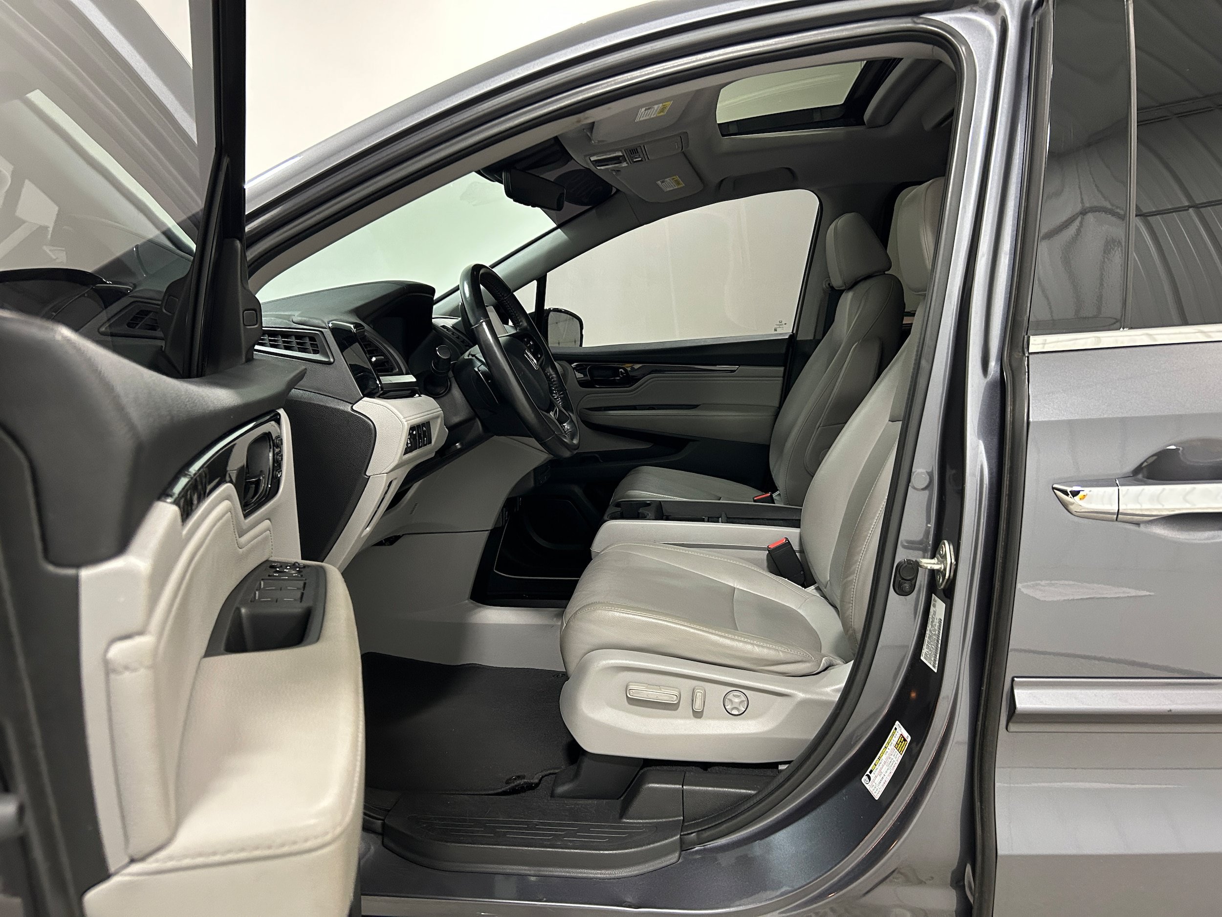 Used 2019 Honda Odyssey Elite image 4