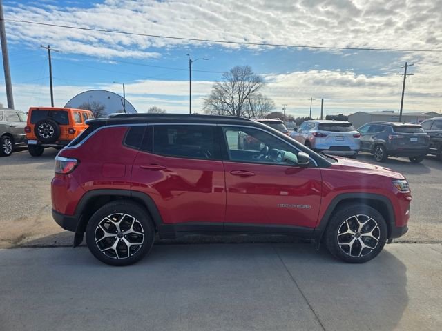Used 2023 Jeep Compass Limited AWD/4WD image 4