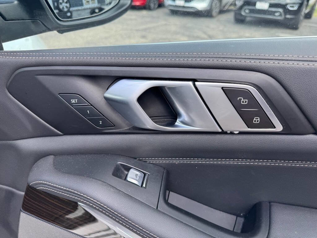 Used 2024 BMW X7 xDrive40i image 61