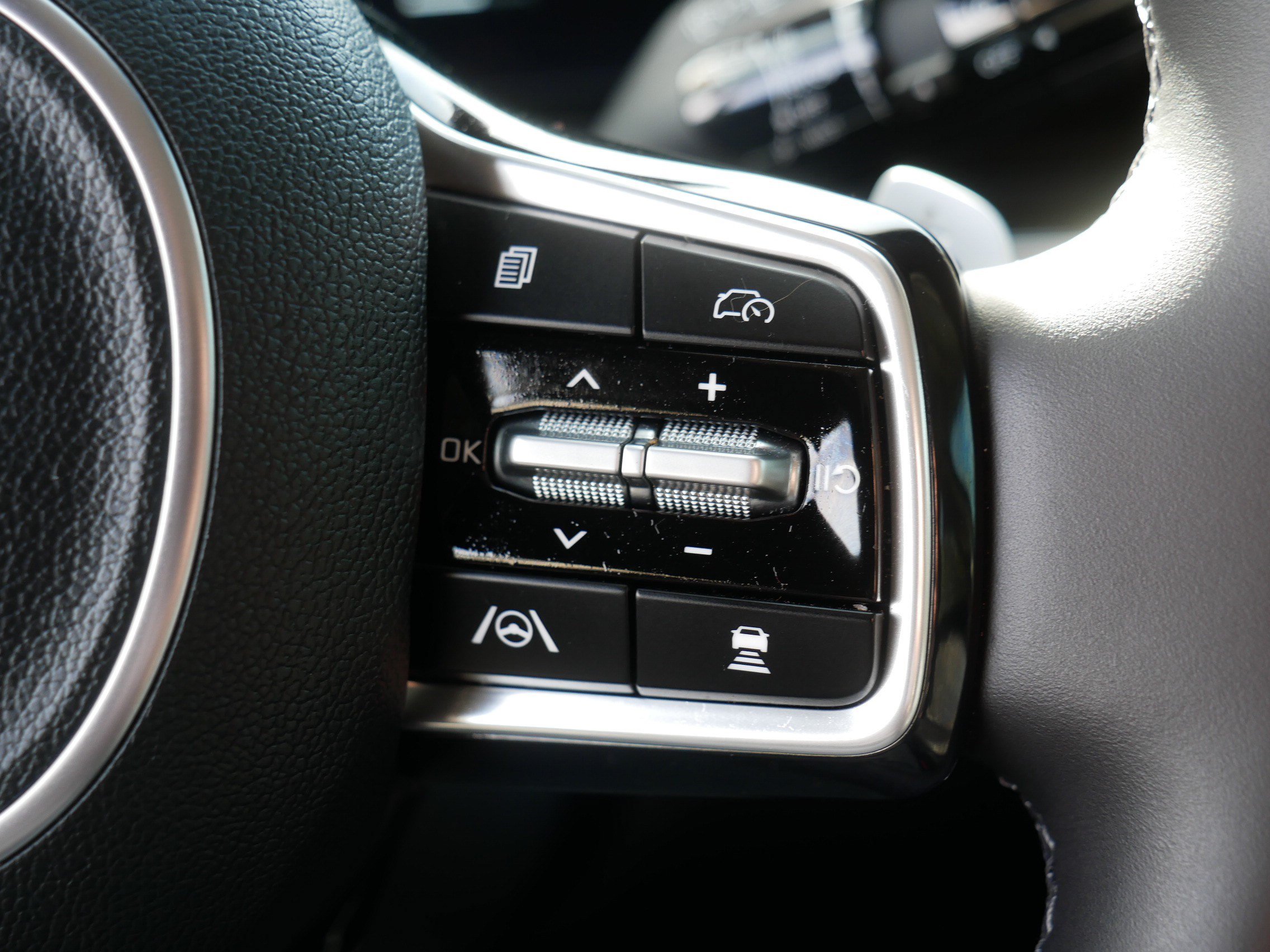 Certified 2025 Kia Carnival SX Prestige FWD image 29