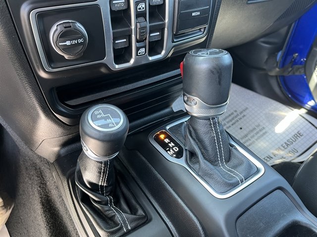 Used 2018 Jeep Wrangler Unlimited Sahara AWD/4WD image 27