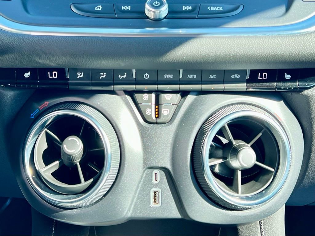 Used 2025 Chevrolet Blazer LT image 31