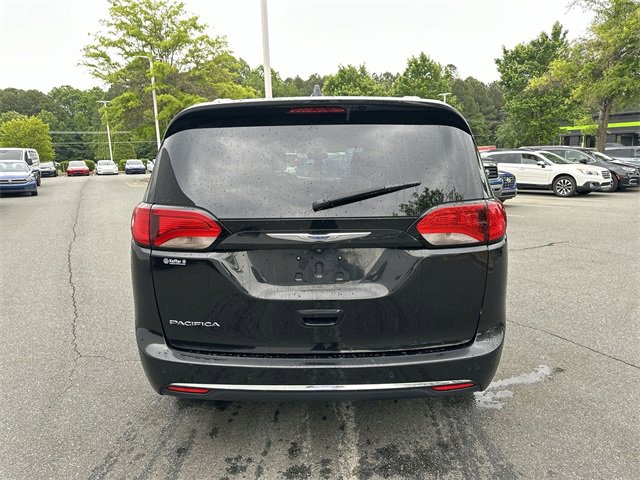 Used 2020 Chrysler Pacifica Touring-L image 4