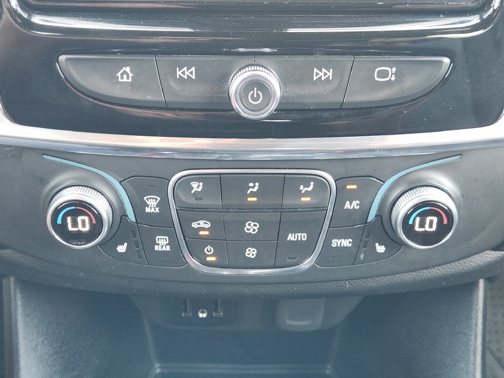 Used 2023 Chevrolet Traverse LT FWD image 19