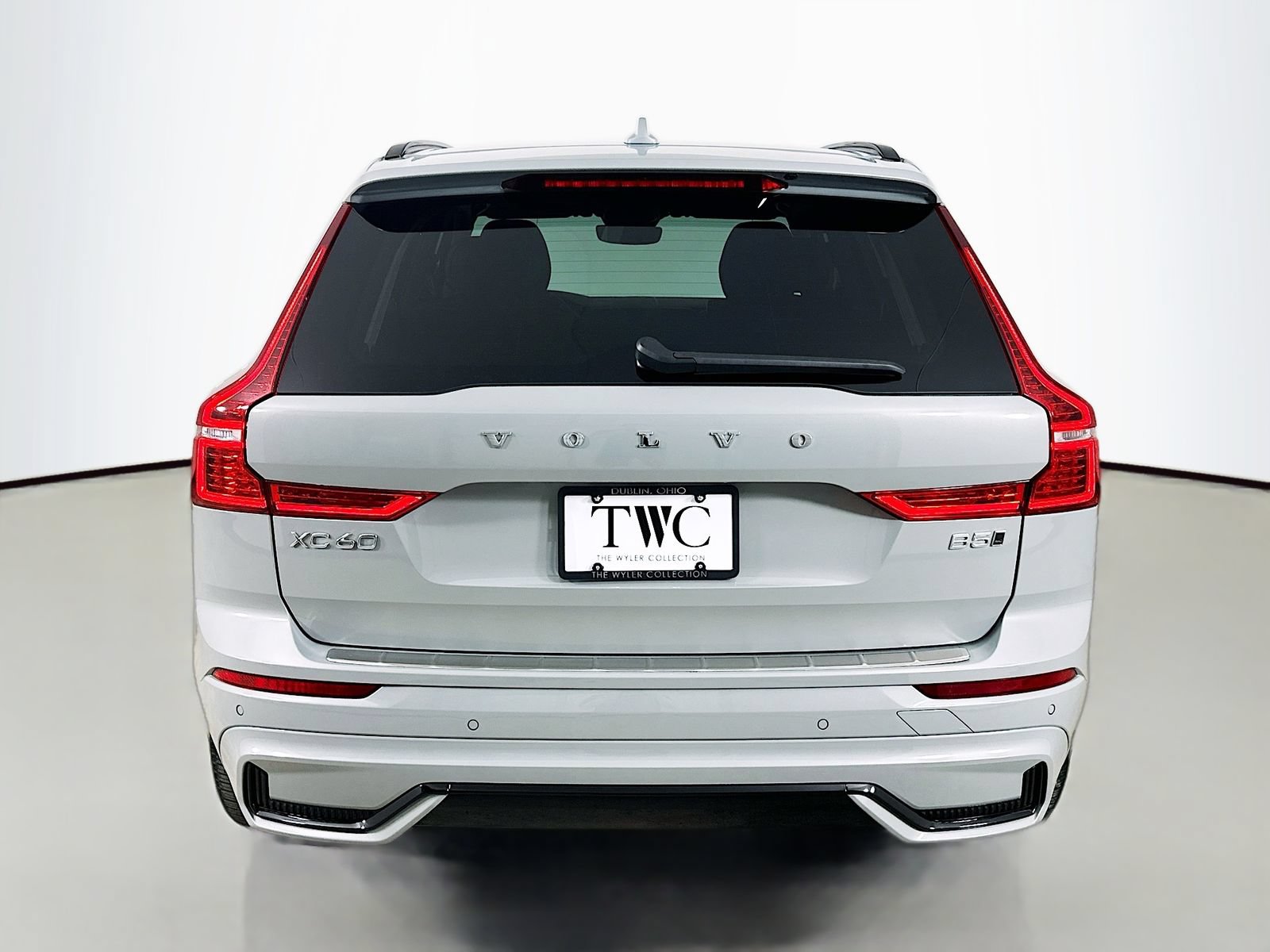 Used 2024 Volvo XC60 B5 Ultimate w/ Protection Package Premier AWD/4WD image 6
