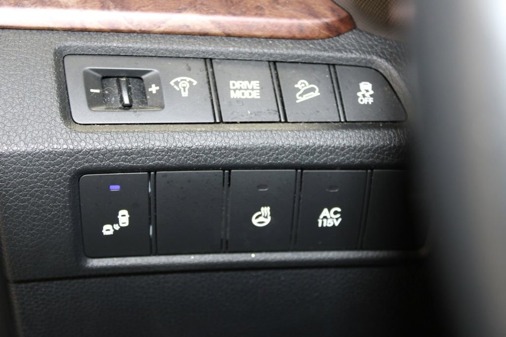 Used 2017 Hyundai Santa Fe Limited image 18