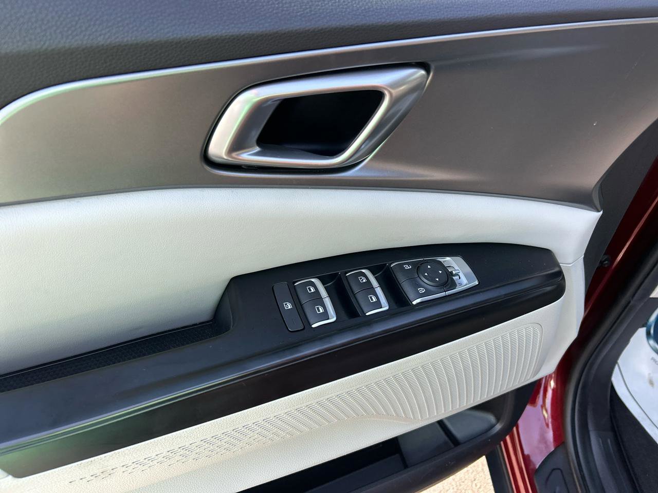 Used 2024 Kia Carnival LX FWD image 15