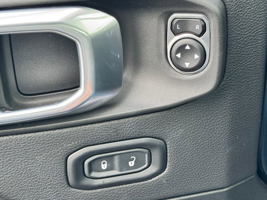 Used 2021 Jeep Wrangler Unlimited Sahara w/ Dual Top Group AWD/4WD image 30