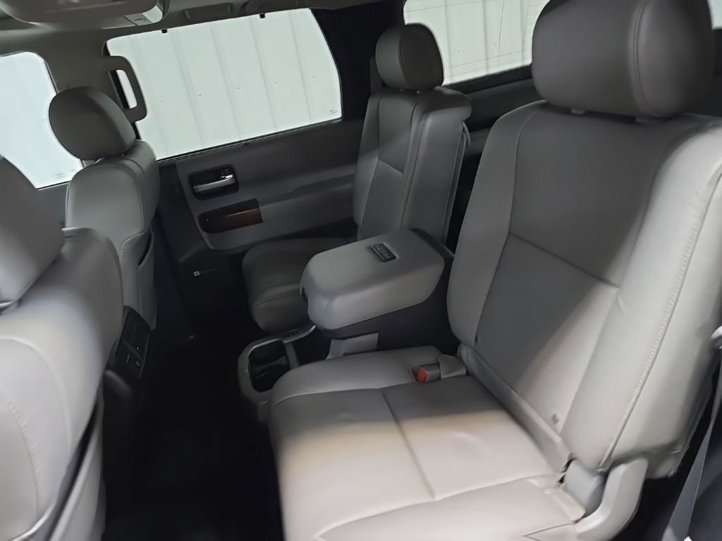 Used 2016 Toyota Sequoia Platinum image 32