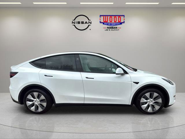 Used 2024 Tesla Model Y 2WD image 2