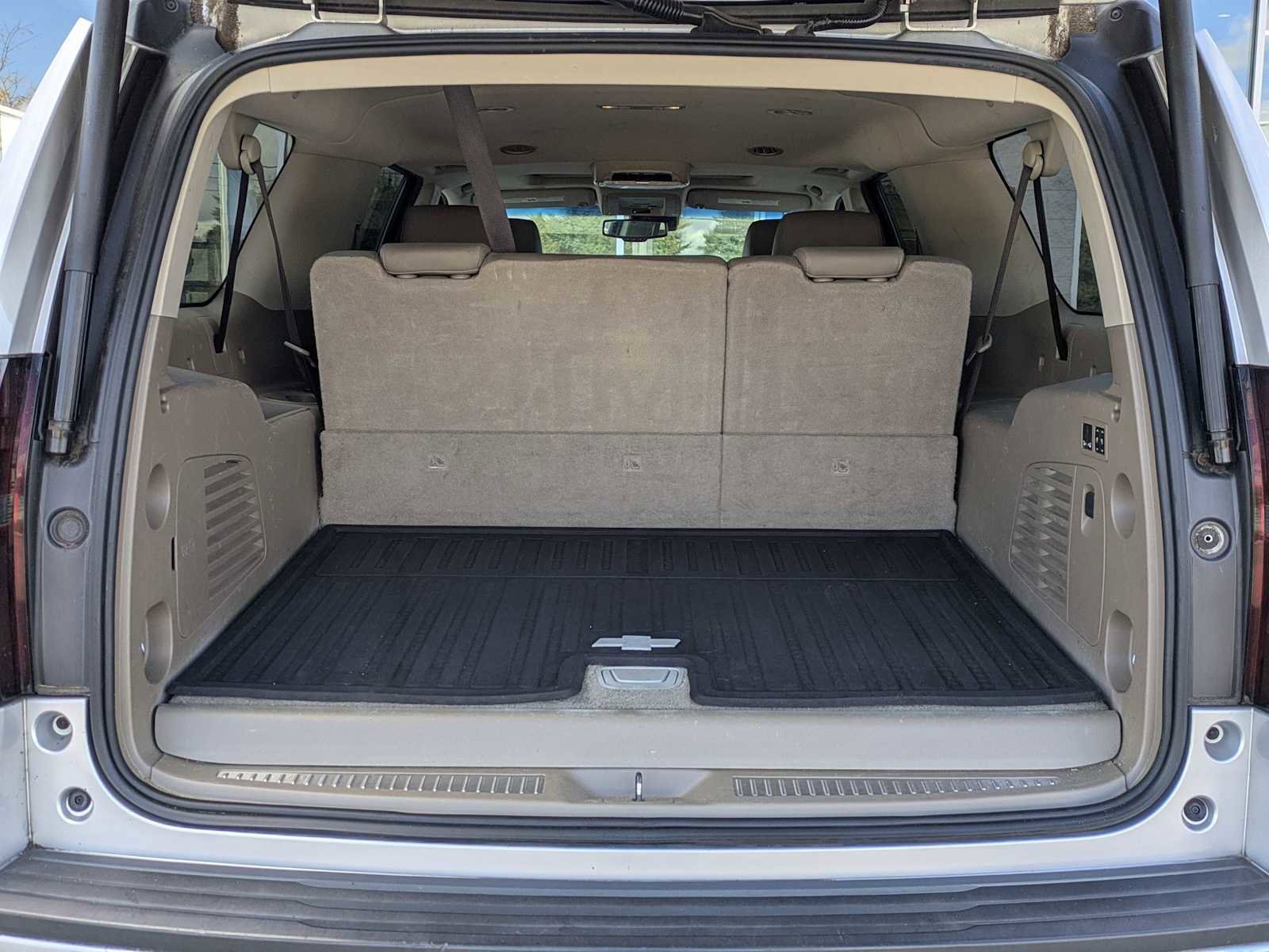 Used 2019 Chevrolet Suburban LT w/ Luxury Package image 32