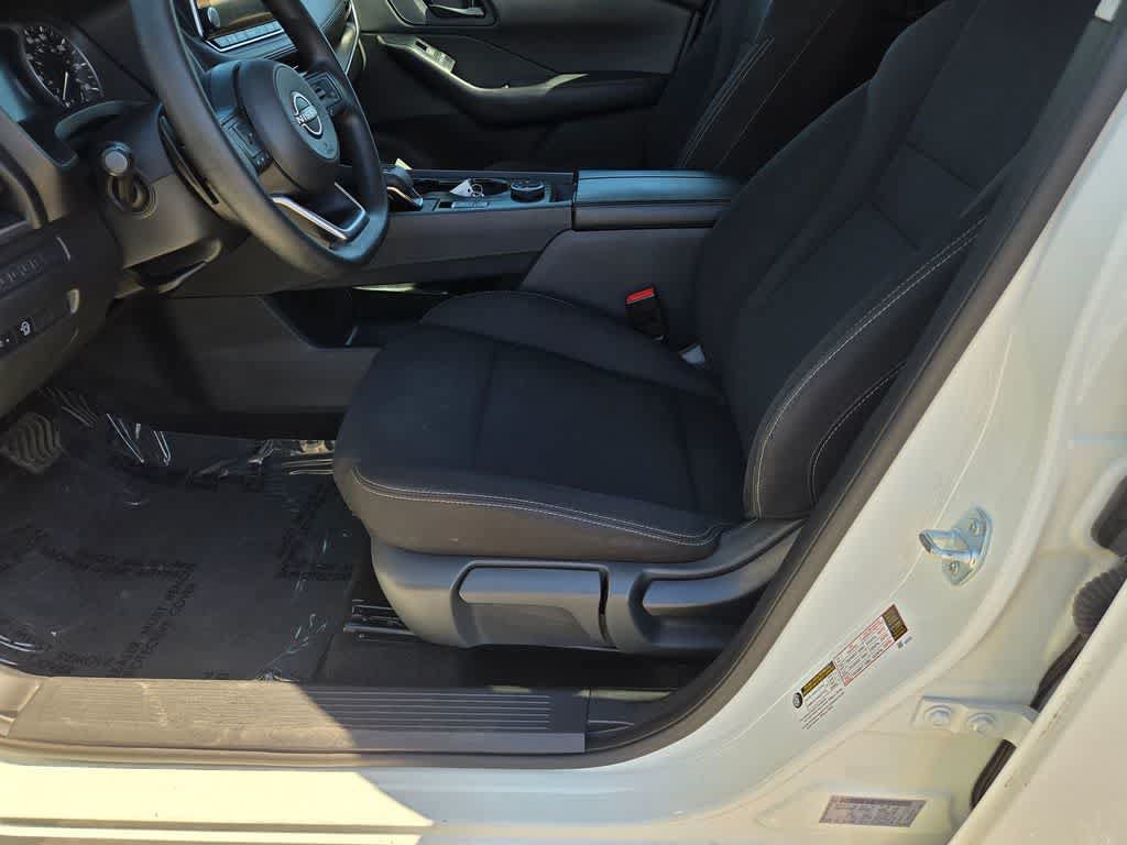 Used 2024 Nissan Rogue S AWD/4WD image 10