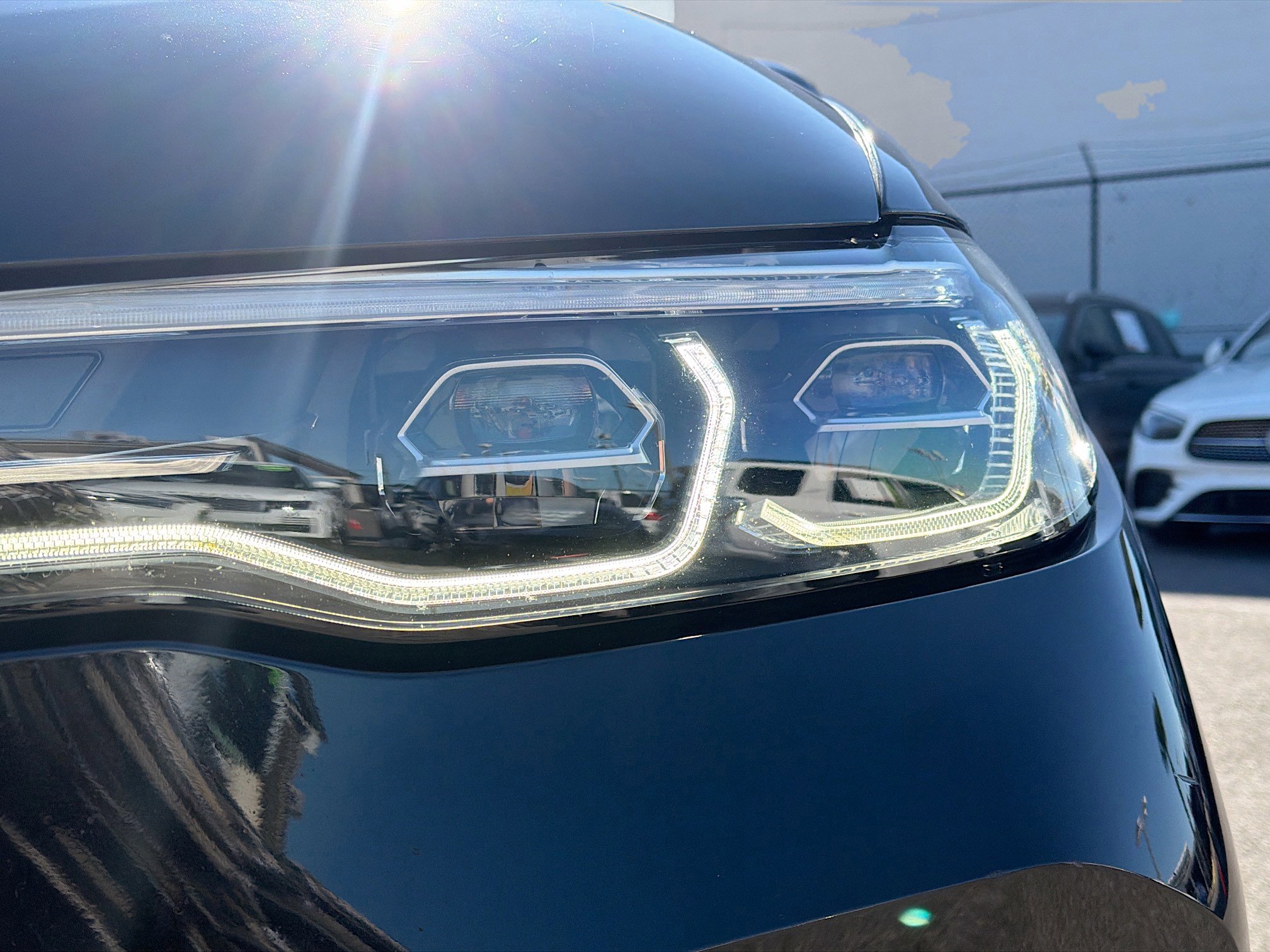 Used 2022 BMW X7 xDrive40i w/ M Sport Package image 9