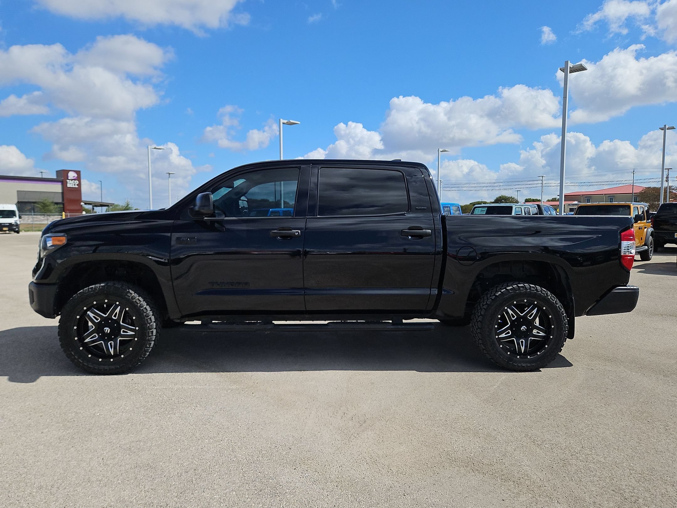 Used 2021 Toyota Tundra SR5 w/ SR5 Upgrade Package AWD/4WD image 6
