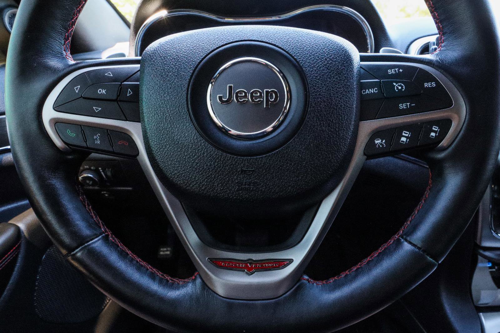 Used 2017 Jeep Grand Cherokee Trailhawk w/ Trailhawk Luxury Group AWD/4WD image 15