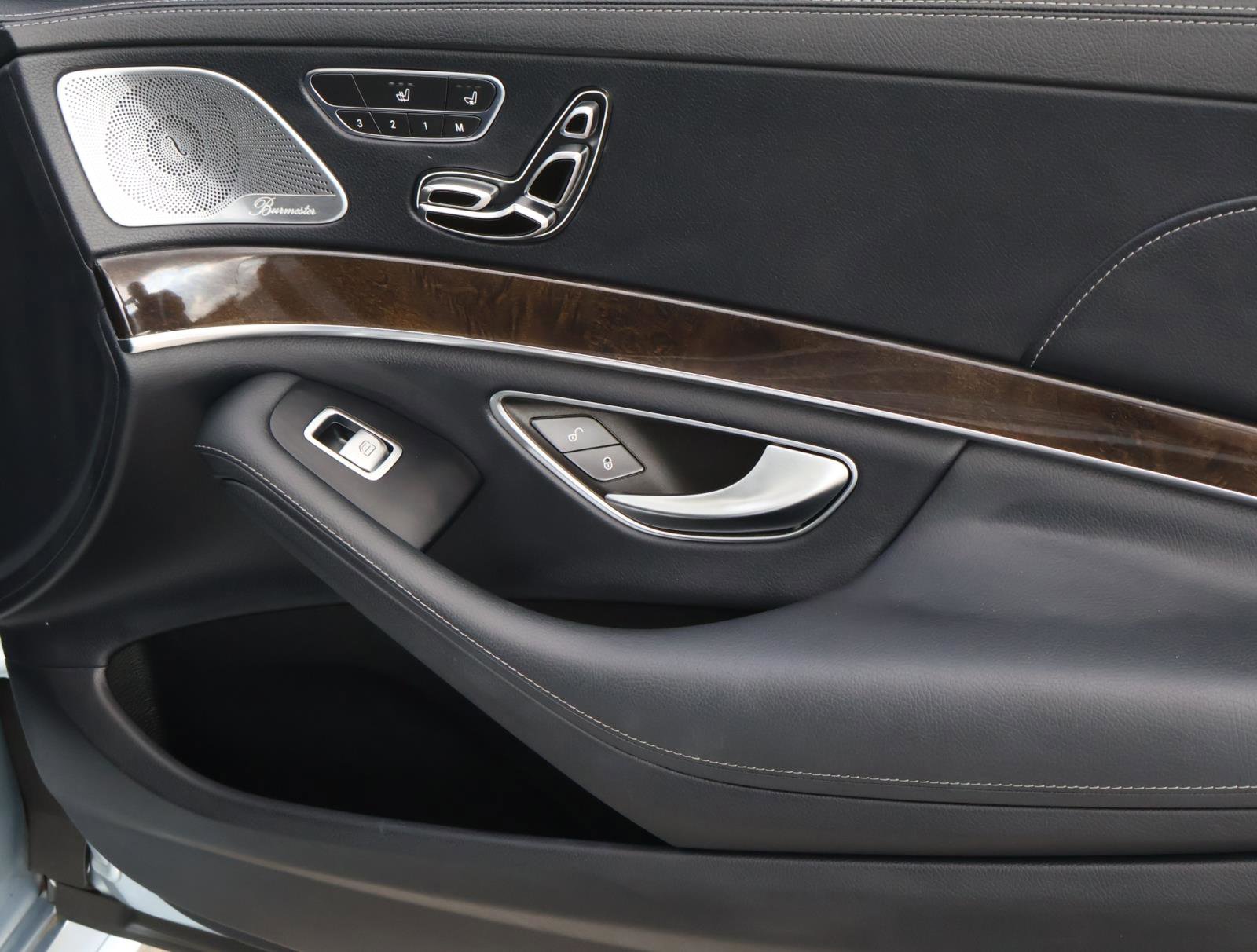 Used 2016 Mercedes-Benz S 550 Sedan image 18