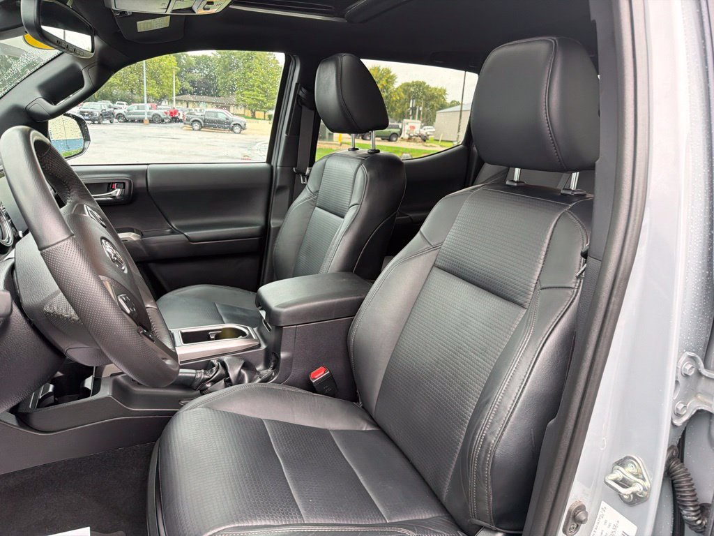 Used 2021 Toyota Tacoma Limited AWD/4WD image 12