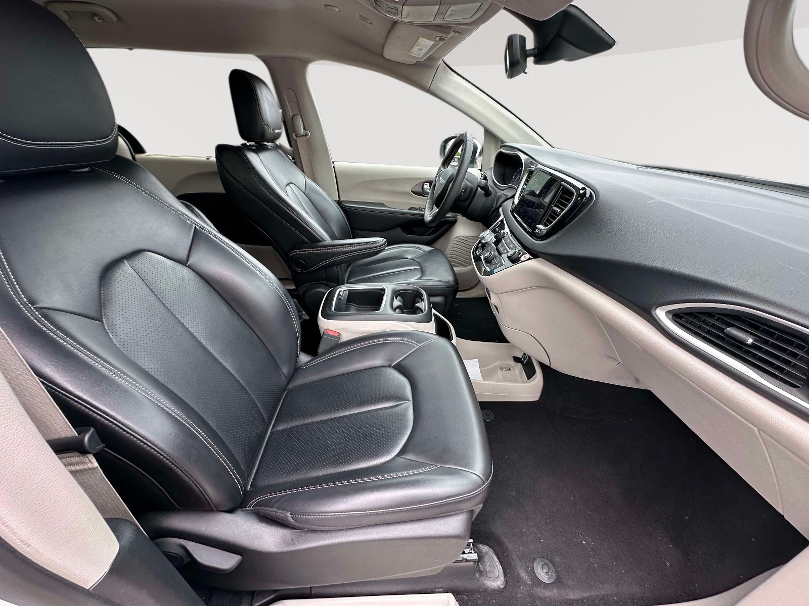 Used 2023 Chrysler Pacifica Touring-L FWD image 20