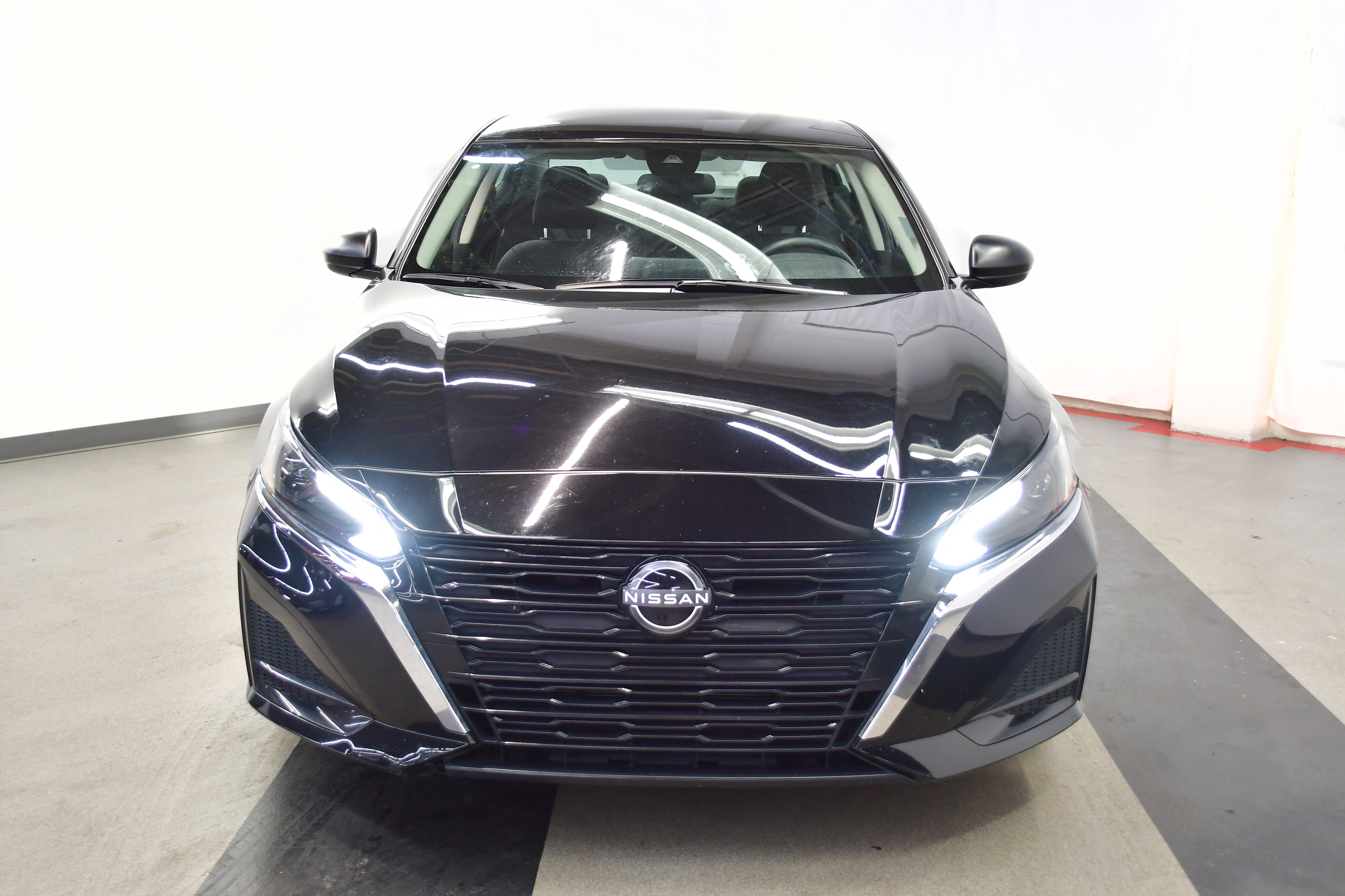 Used 2025 Nissan Altima 2.5 SV image 3